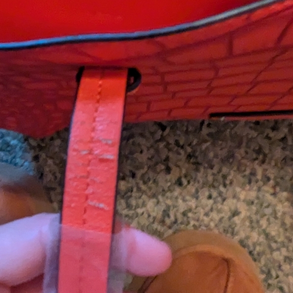 🩷💚🩷Red Faux Leather Tote With Wallet - Red (CALL OUTS) - Picture 10 of 12